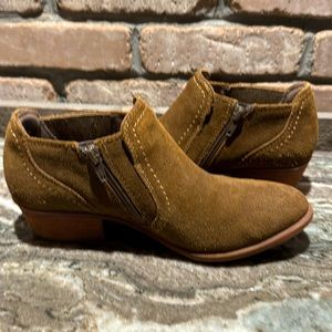 Earth “Peak Peru” Khaki Booties